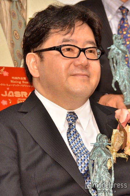 秋元康氏