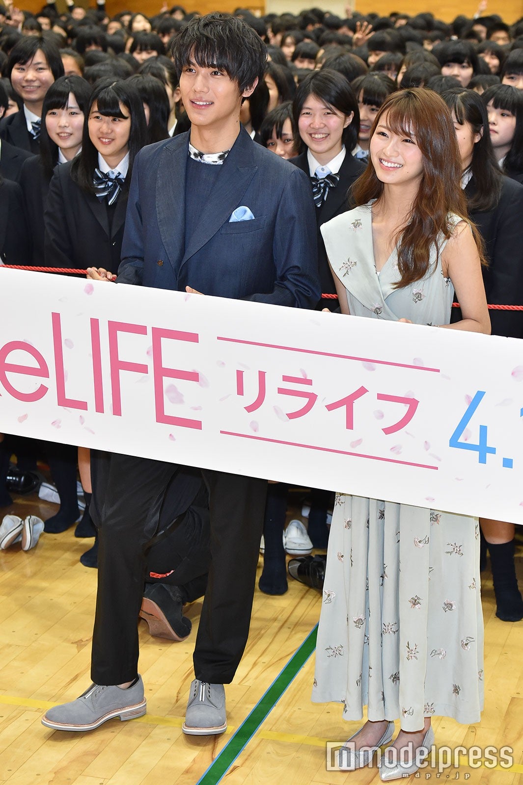 中川大志、岡崎紗絵 （C）モデルプレス