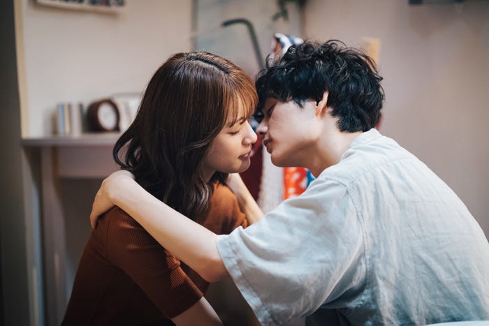 織田奈那、川合ルイ「恋愛ドラマな恋がしたい~Kissing the tears away~」第1話(C)AbemaTV, Inc.