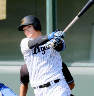 阪神 野手転向の西純矢が紅白戦でクリーンヒット！宜野座のスタンドが大歓声＆拍手