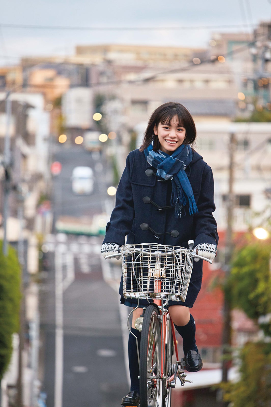 當真あみ、寮生活時の通学ショット 1st写真集封入特典ポスト