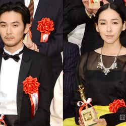 松田龍平（左）、麻生久美子（右）／「第23回日本映画批評家大賞」授賞式