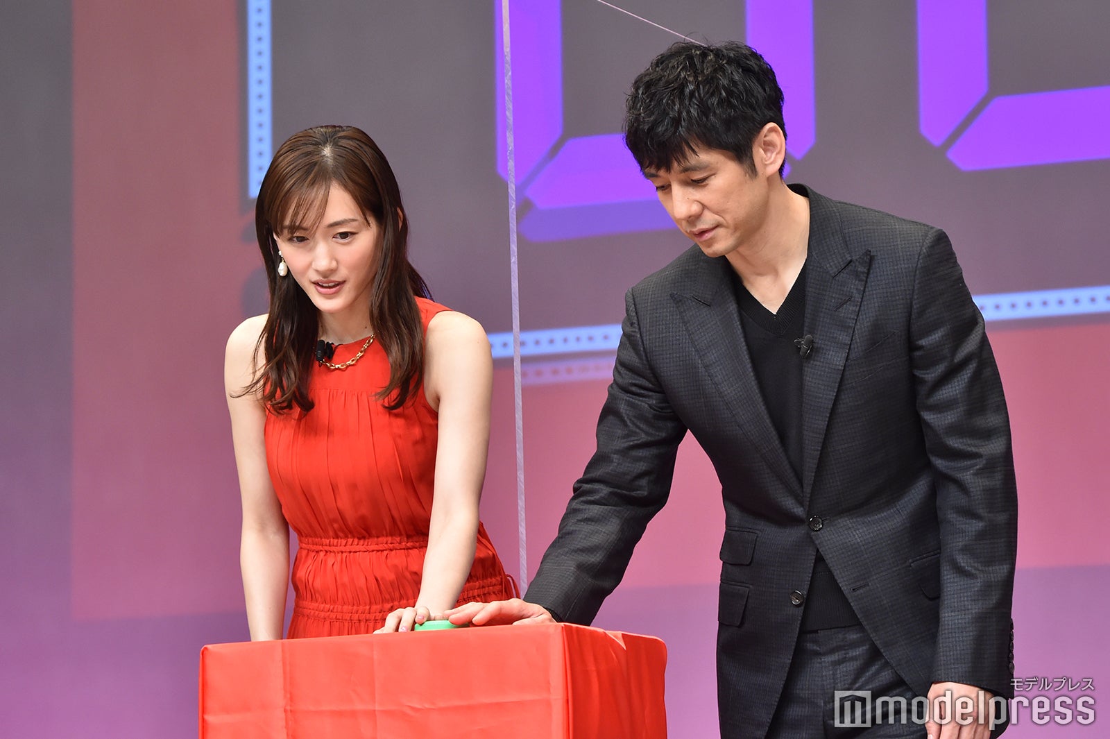 綾瀬はるか、西島秀俊（C）モデルプレス