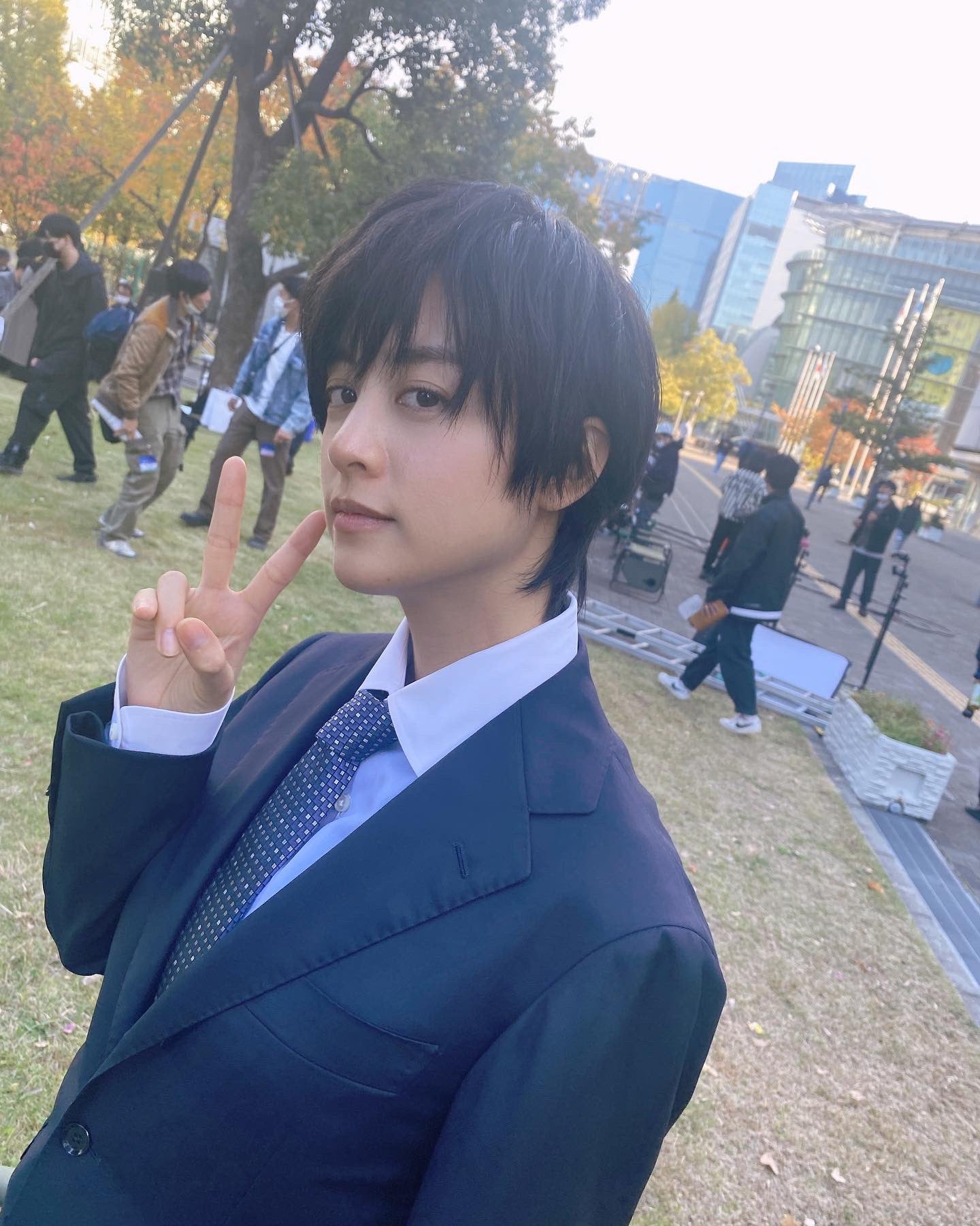 山本美月、男装ショット披露に驚きの声「かっこいい」「瀬戸君に似てる」