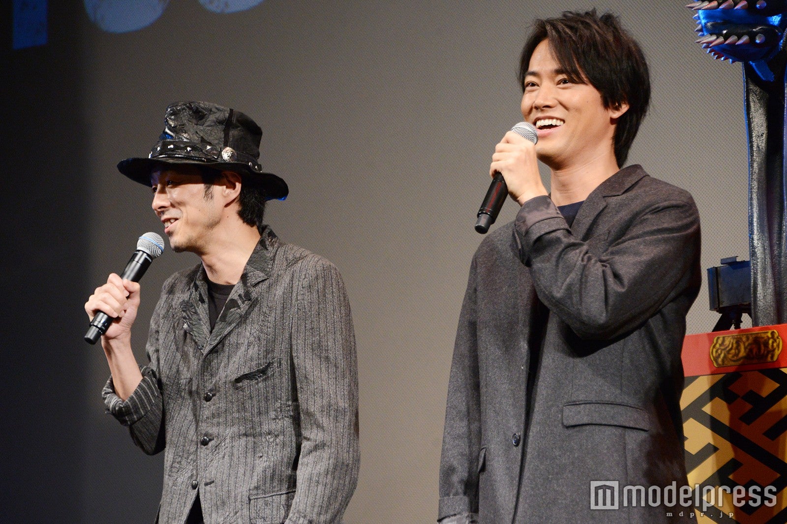 宮藤官九郎監督、桐谷健太（C）モデルプレス