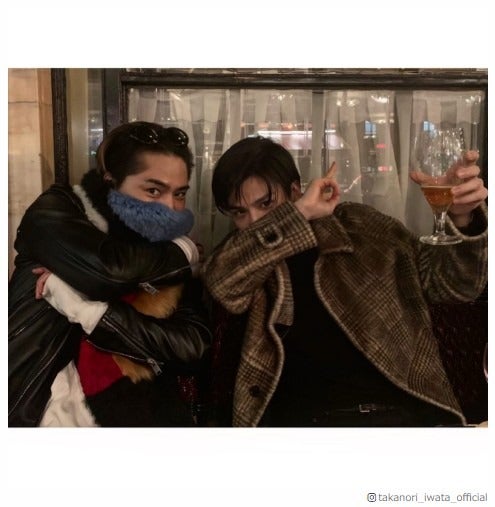 岩田剛典＆登坂広臣＆関口メンディー、パリでディナーへ ほろ酔いショットにファン興奮