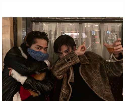 岩田剛典&登坂広臣&関口メンディー、パリでディナーへ ほろ酔いショットにファン興奮