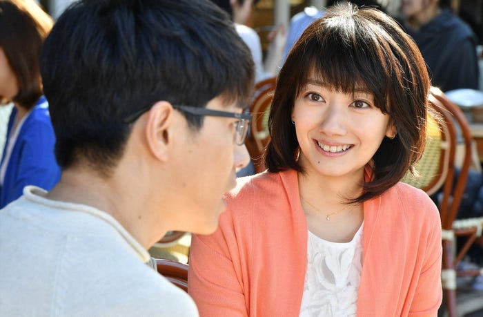 東出昌大、波瑠/「あなたのことはそれほど」第1話より(画像提供:TBS)