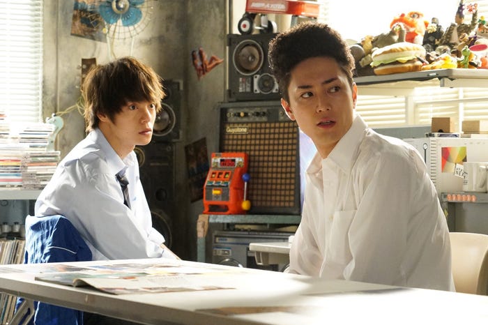 窪田正孝、間宮祥太朗/『僕たちがやりました』第2話より(C)関西テレビ