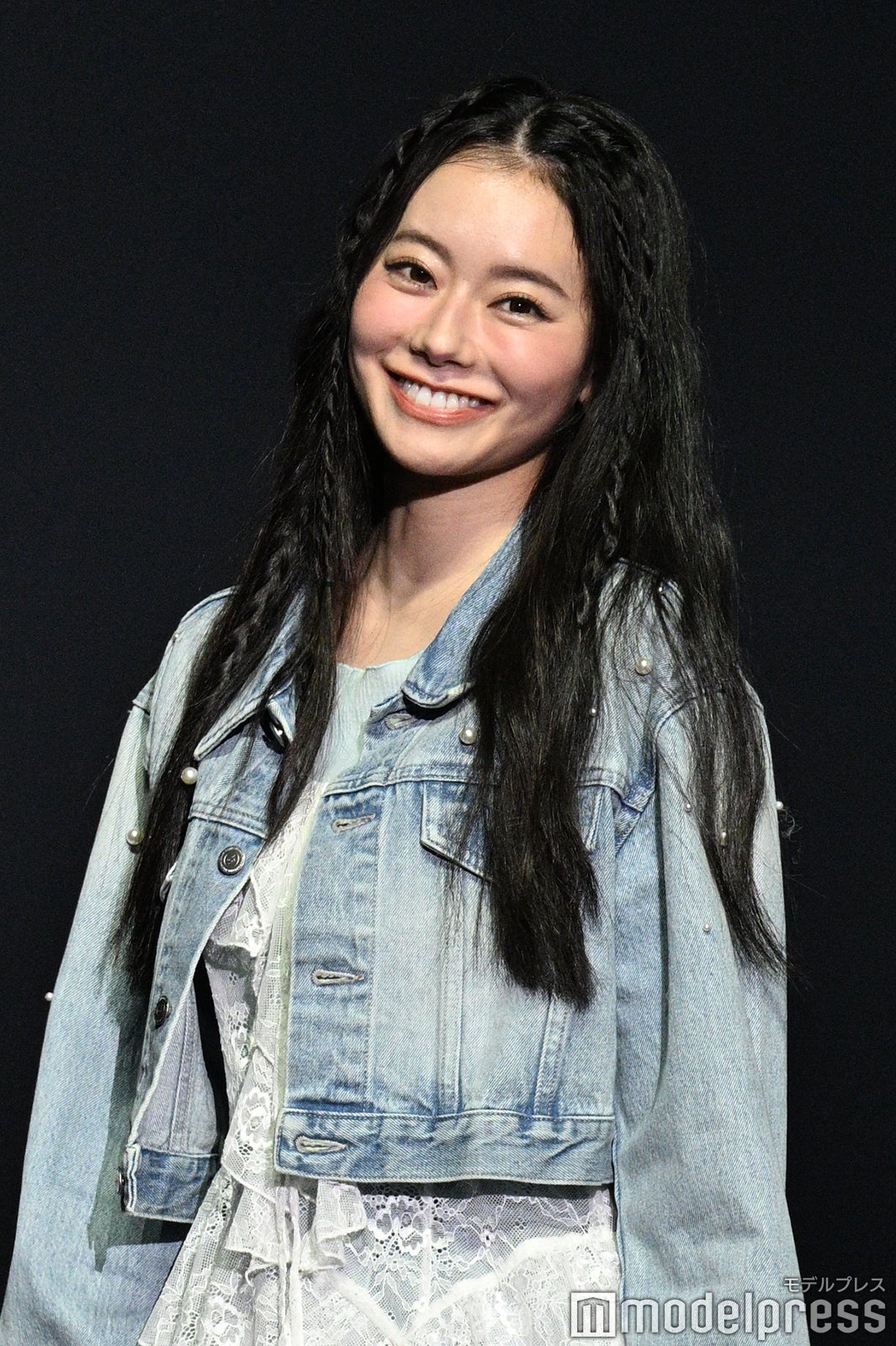 なごみ、レースワンピから美脚チラリ デニムレイヤードで軽やかコーデ【TGCあいち・なごや2026】