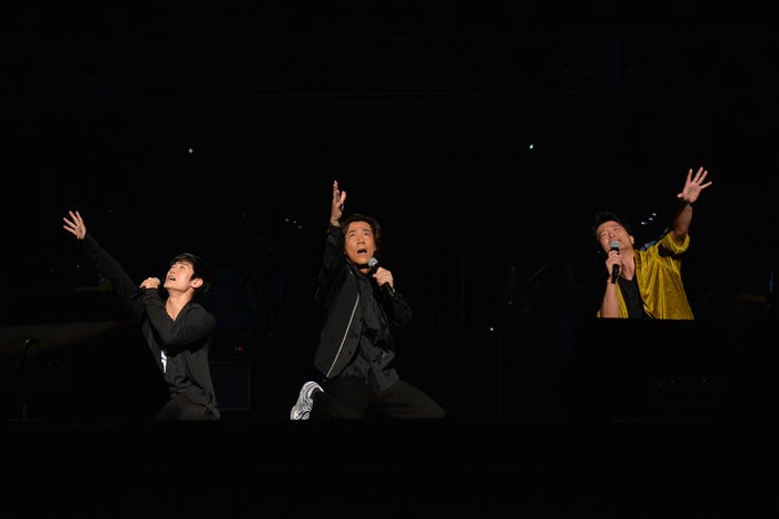 三浦春馬、岸谷五朗、寺脇康文(画像提供:アミューズ)