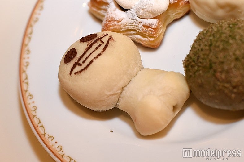 黒ゴマあんぱん（C）モデルプレス