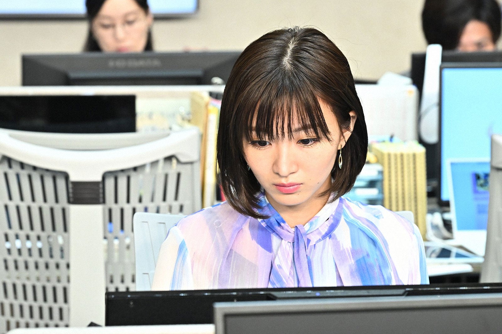 岡崎紗絵／「オールドルーキー」第6話より（C）TBS