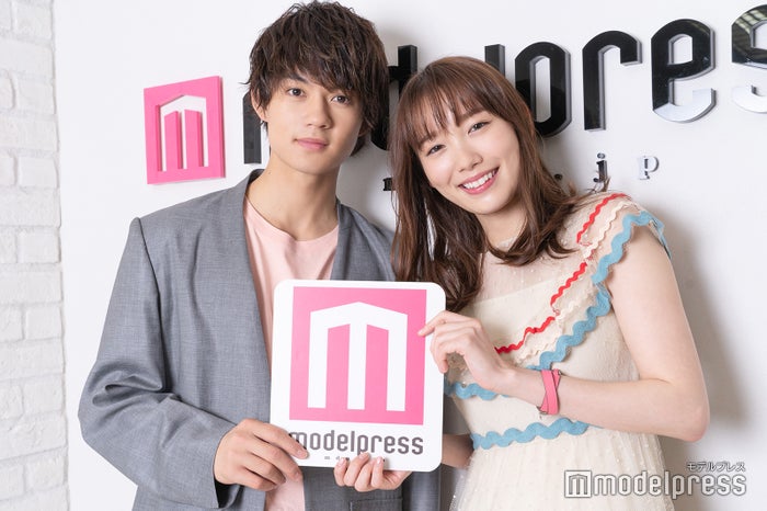 佐野勇斗&飯豊まりえ (C)モデルプレス