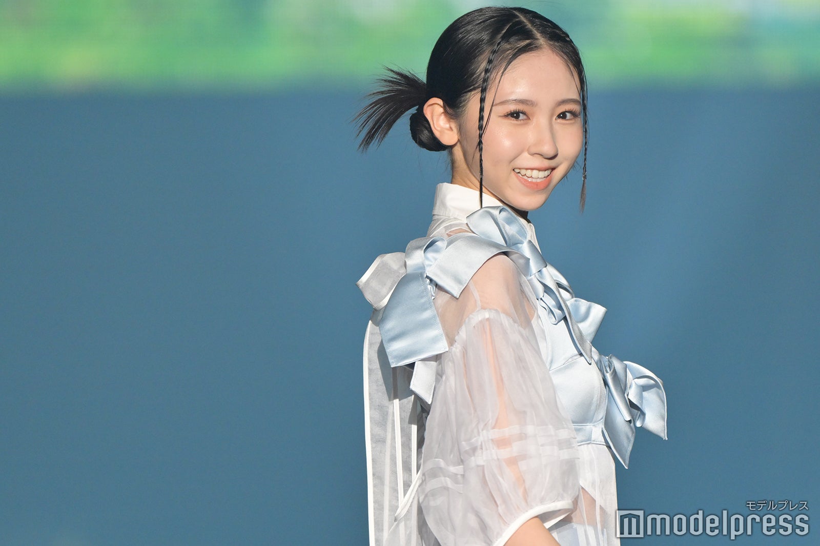 「Seventeen」入江美沙希、振り向き笑顔にキュン 華やかドレス姿で登場＜TGC しずおか 2024＞