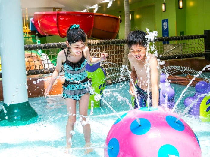 水深は浅く遊具がいっぱいのキッズプール「JAVA