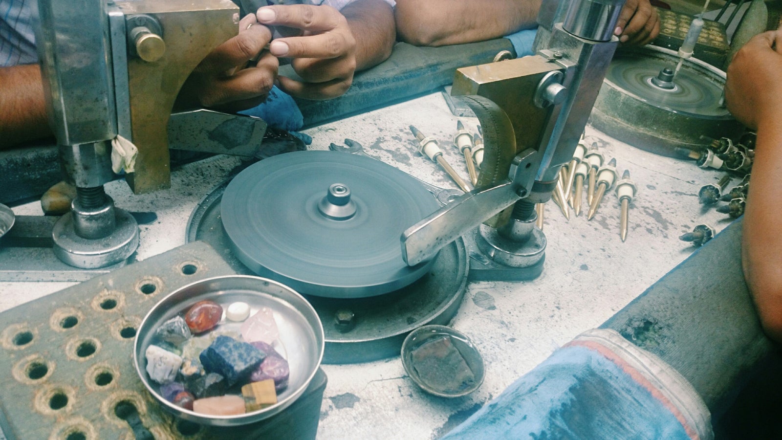 宝石工場／画像提供：所属事務所