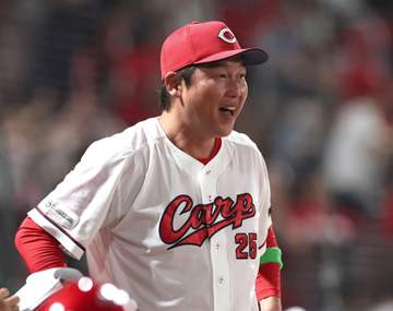 広島・新井監督 九回サヨナラ逆転弾の坂倉「見事なホームラン」「あの選手もまあまあ良いバッターだったね」