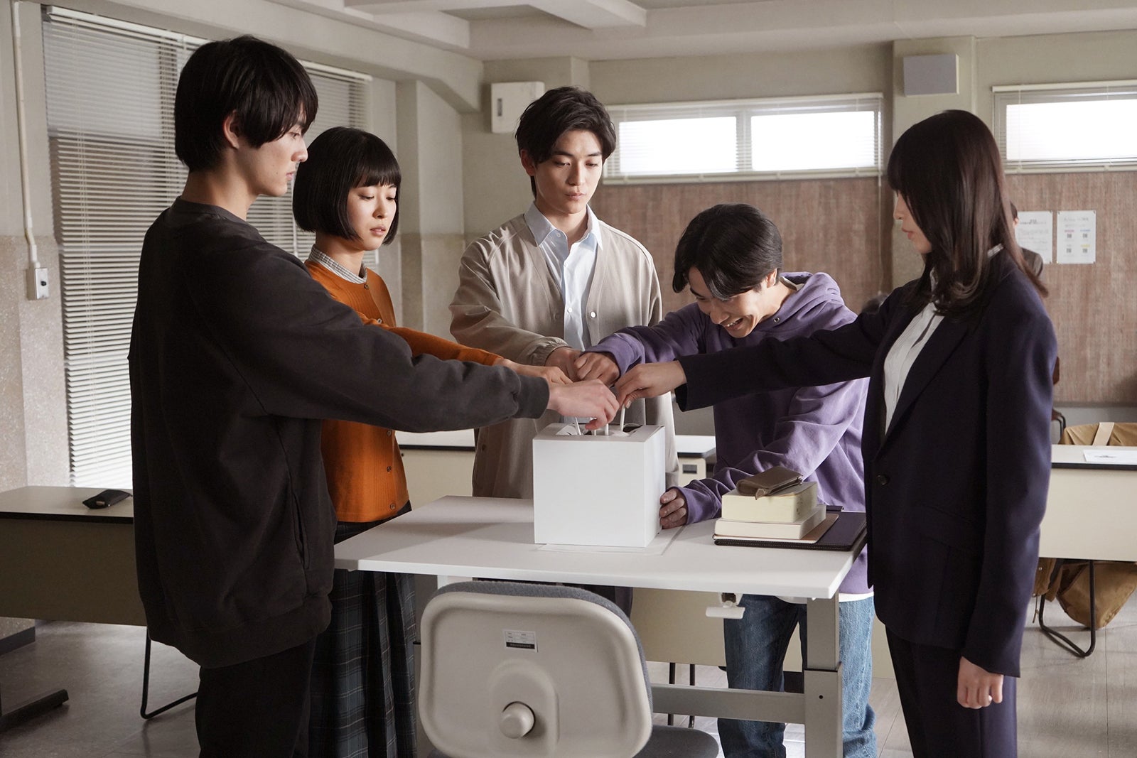 前田拳太郎、河村花、高橋文哉、前田旺志郎、南沙良 「女神の教室～リーガル青春白書～」第3話より（C）フジテレビ