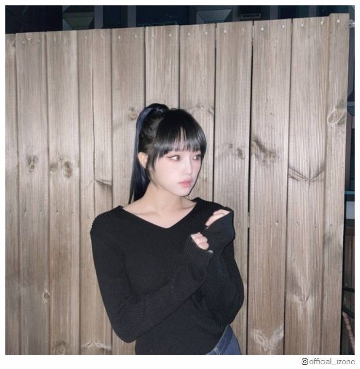 IZ*ONEイェナ、黒髪に大胆イメチェン「最強」「かっこいい」絶賛の声続々
