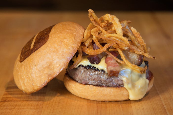 マンリーバーガー／画像提供：UMAMI BURGER JAPAN