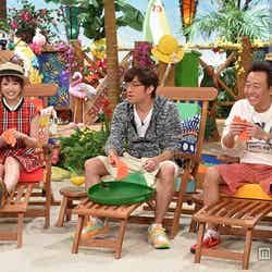 (左から)くみっきー、MCの大竹一樹、三村マサカズ【モデルプレス】