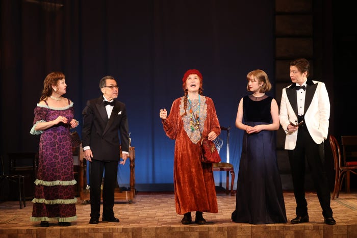 田中圭主演舞台「陽気な幽霊」初日公演より(提供写真)
