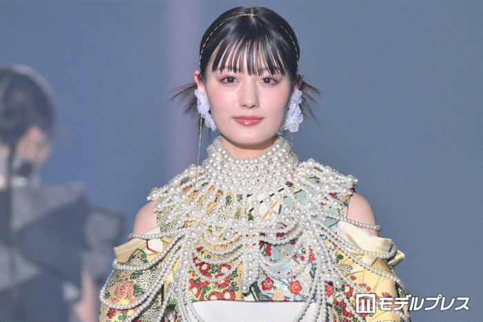 鶴嶋乃愛、美脚大胆披露 着物風ドレスで華やかな装い【TGCしずおか2025】