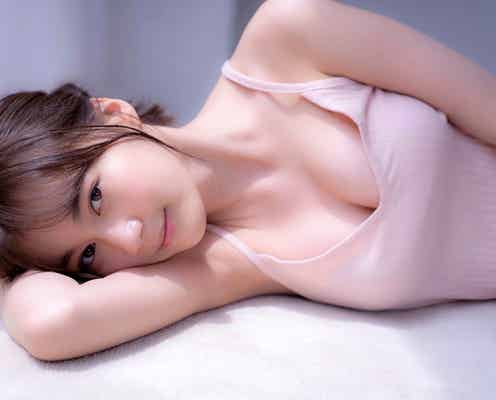 乃木坂46生田絵梨花・写真集から未収録“幻の秘蔵カット”公開 ピンク色キャミで美肌が眩しい<インターミッション>