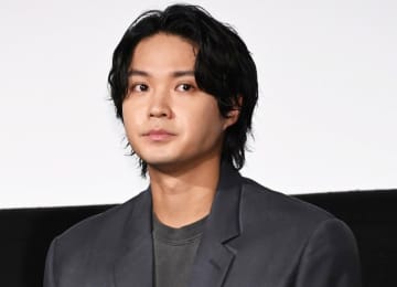 「ふてほど」ムッチ先輩 連ドラから激変、道の上でポーズに「ギバちゃん？！」「そいやそいや」ネットに期待続々