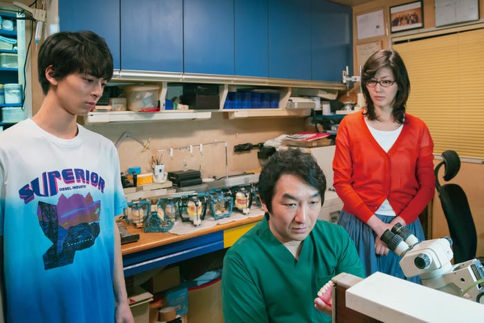 『笑顔の向こうに』より(C)公益社団法人日本歯科医師会