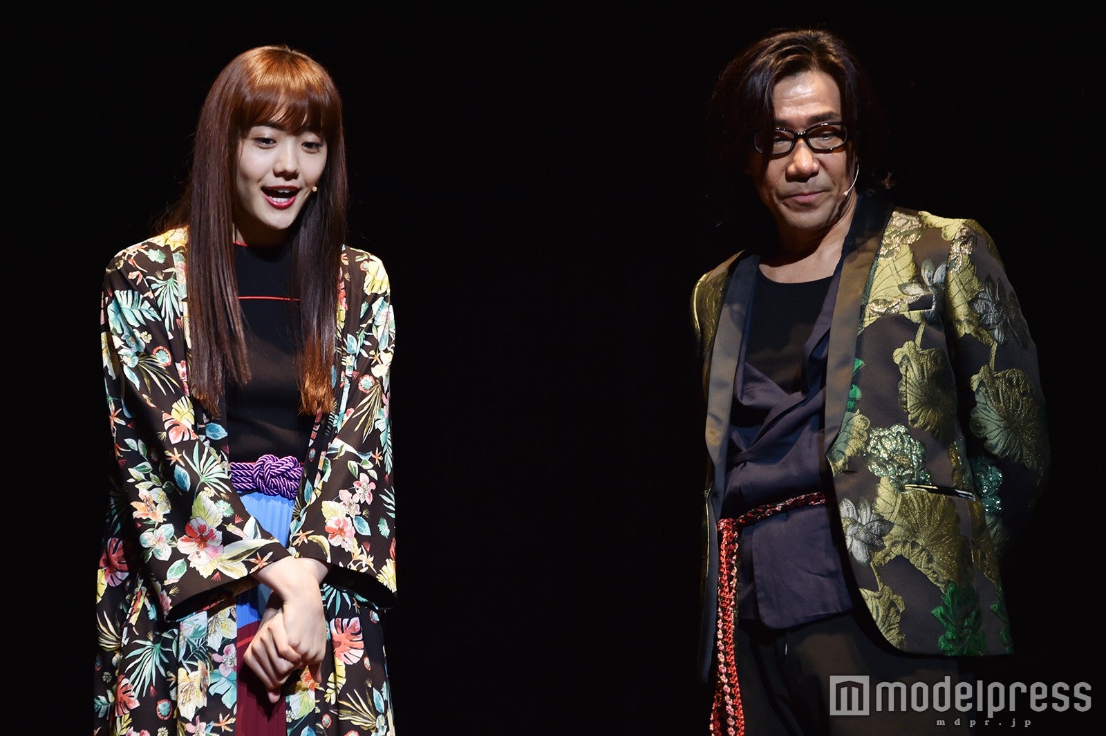 松井愛莉、岸谷五朗（C）モデルプレス