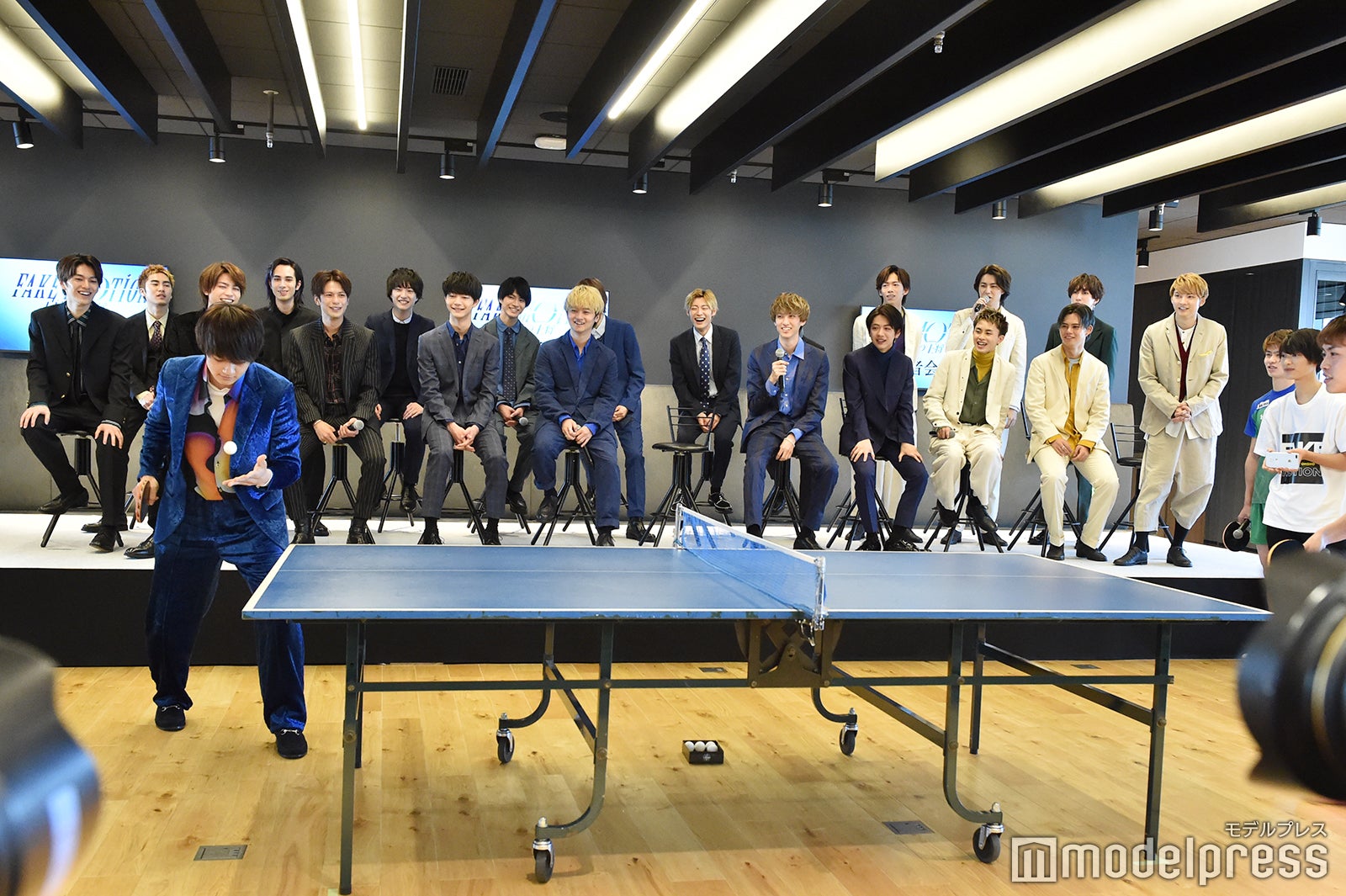 佐野勇斗が実際に卓球披露（C）モデルプレス
