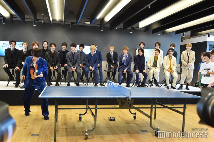 佐野勇斗が実際に卓球披露(C)モデルプレス