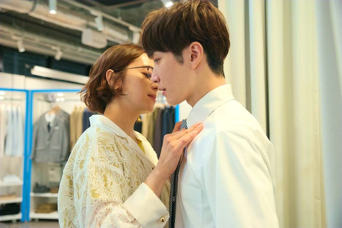 中村アン、渡辺翔太「青島くんはいじわる」第1話より(C)テレビ朝日