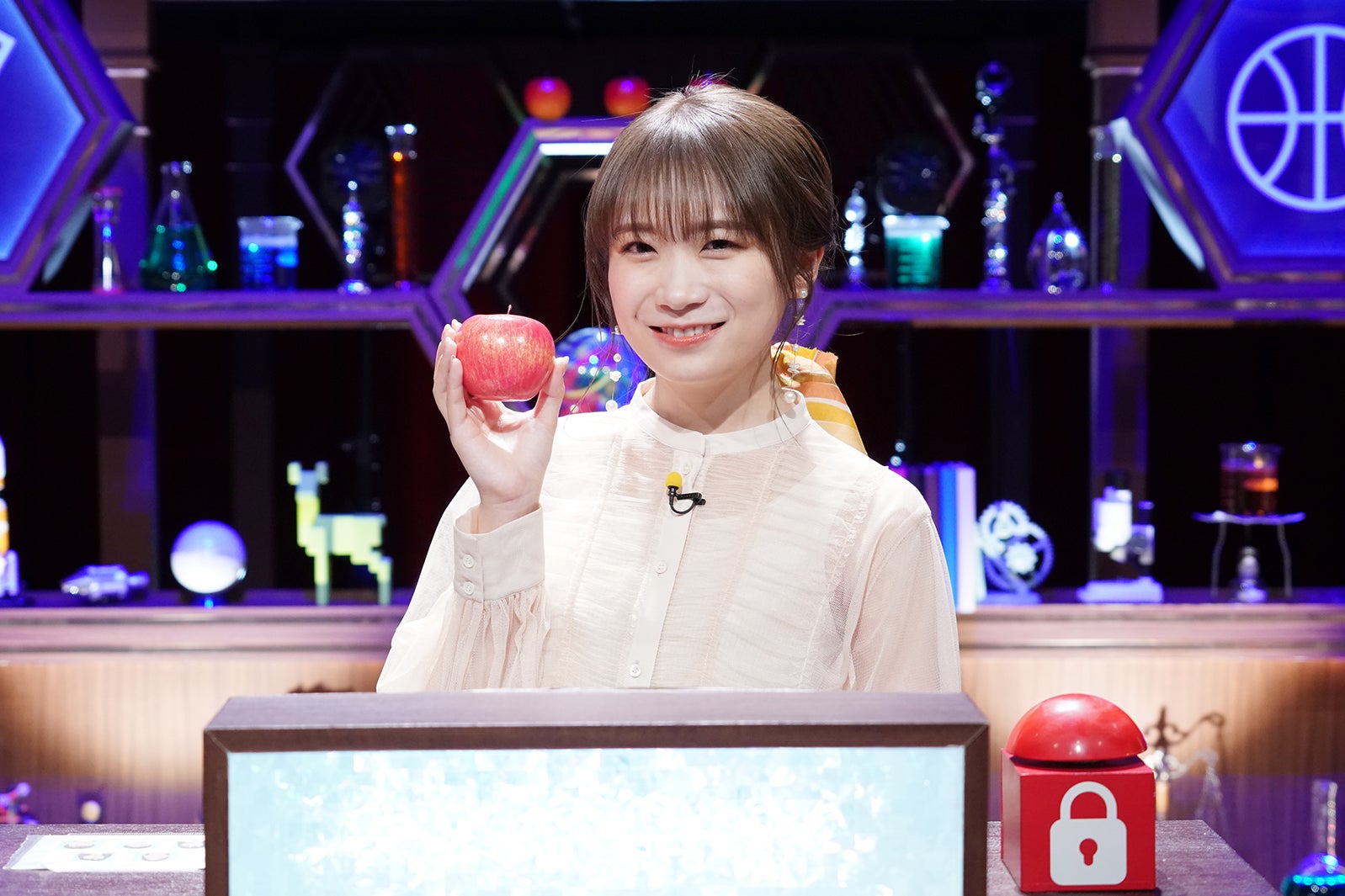 秋元真夏「小5クイズ」で真剣勝負 乃木坂46メンバーの学力テストで1位に輝いた実力も