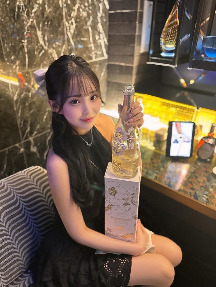 「BARCELONA 桃李」月瀬まおInstagramより