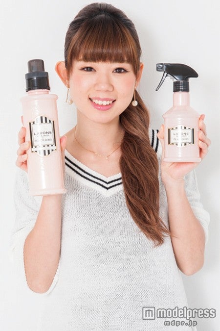 春ファッションに欠かせない柔軟剤＆ファブリックミストミスト「LAVONS for PEACH JOHN」／「saita」5月号より／画像提供：セブン＆アイ出版