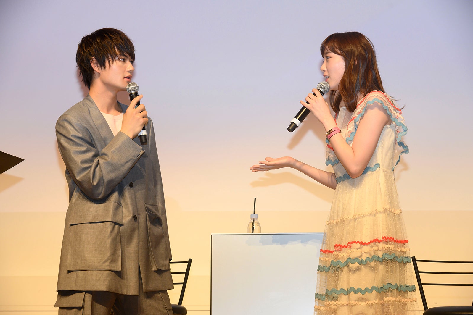 佐野勇斗、飯豊まりえ（提供写真）