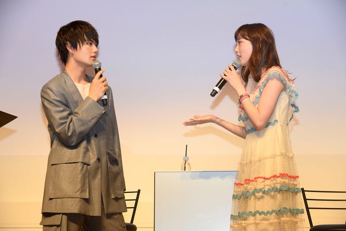 佐野勇斗、飯豊まりえ(提供写真)