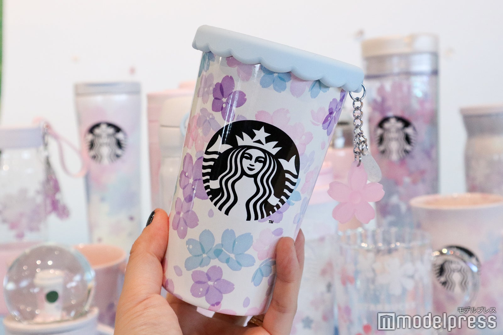 チャーム付きタンブラー（C）モデルプレス