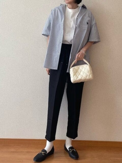 黒パンツ　コーデ
