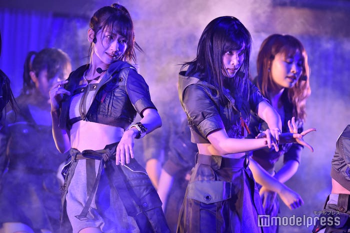柏木由紀、谷口めぐ「AKB48 チームB単独コンサート~女神は可愛いだけじゃない~」 (C)モデルプレス