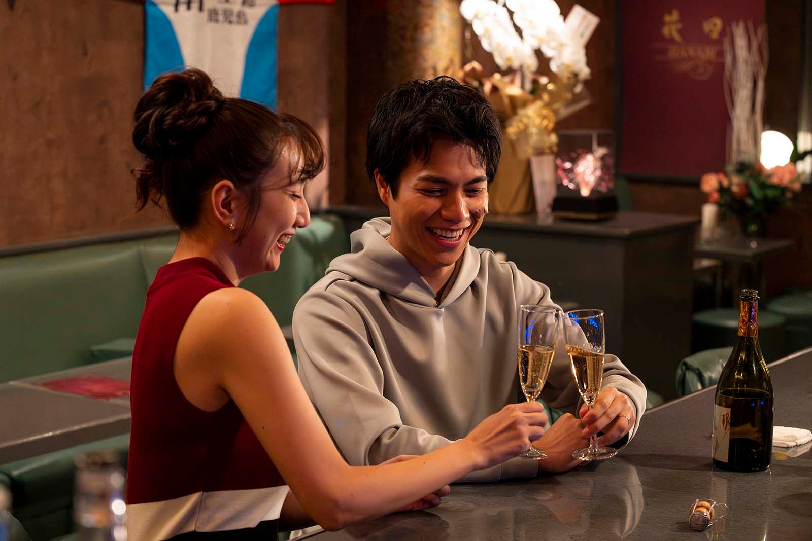 長井短、重岡大毅「単身花日」第5話より（C）テレビ朝日