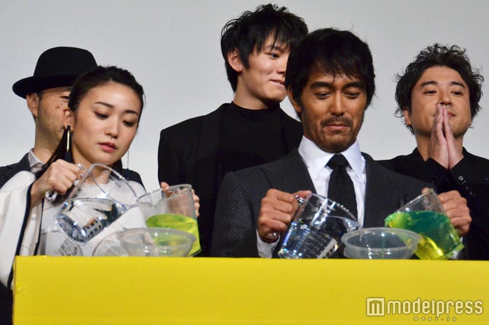 大島優子、阿部寛(C)モデルプレス