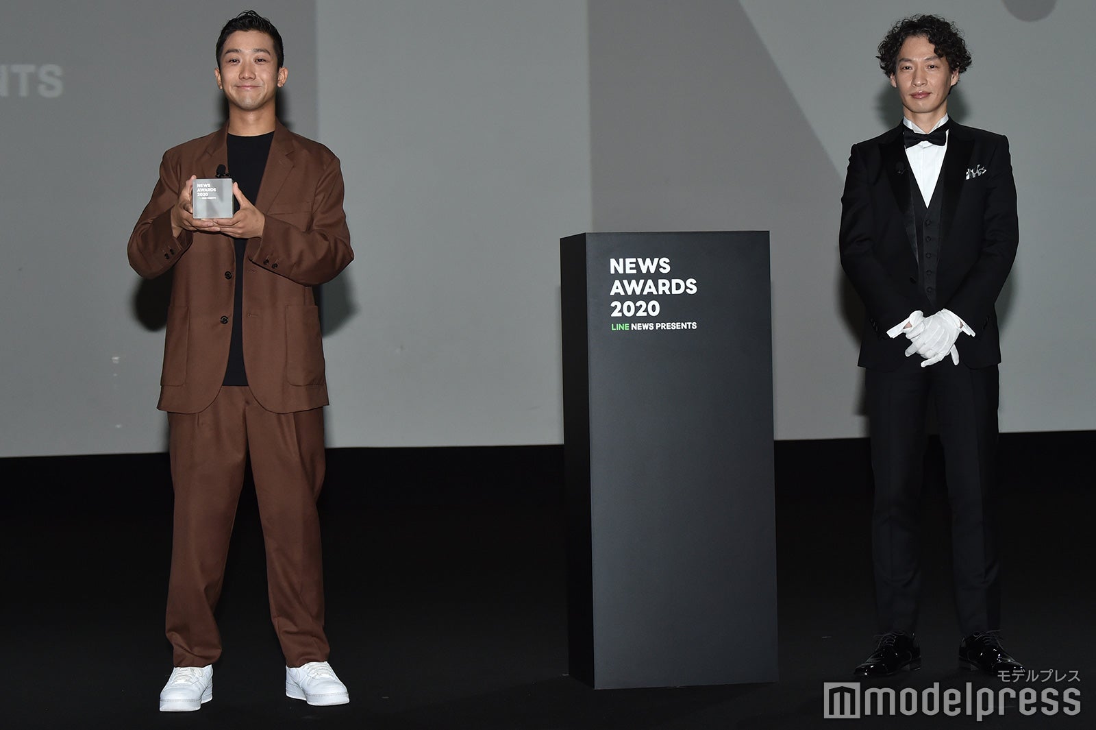 （左）瑛人 （C）モデルプレス