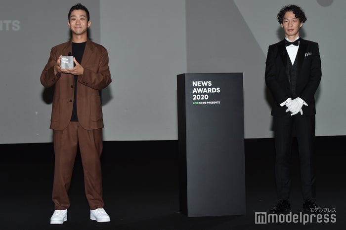 (左)瑛人 (C)モデルプレス