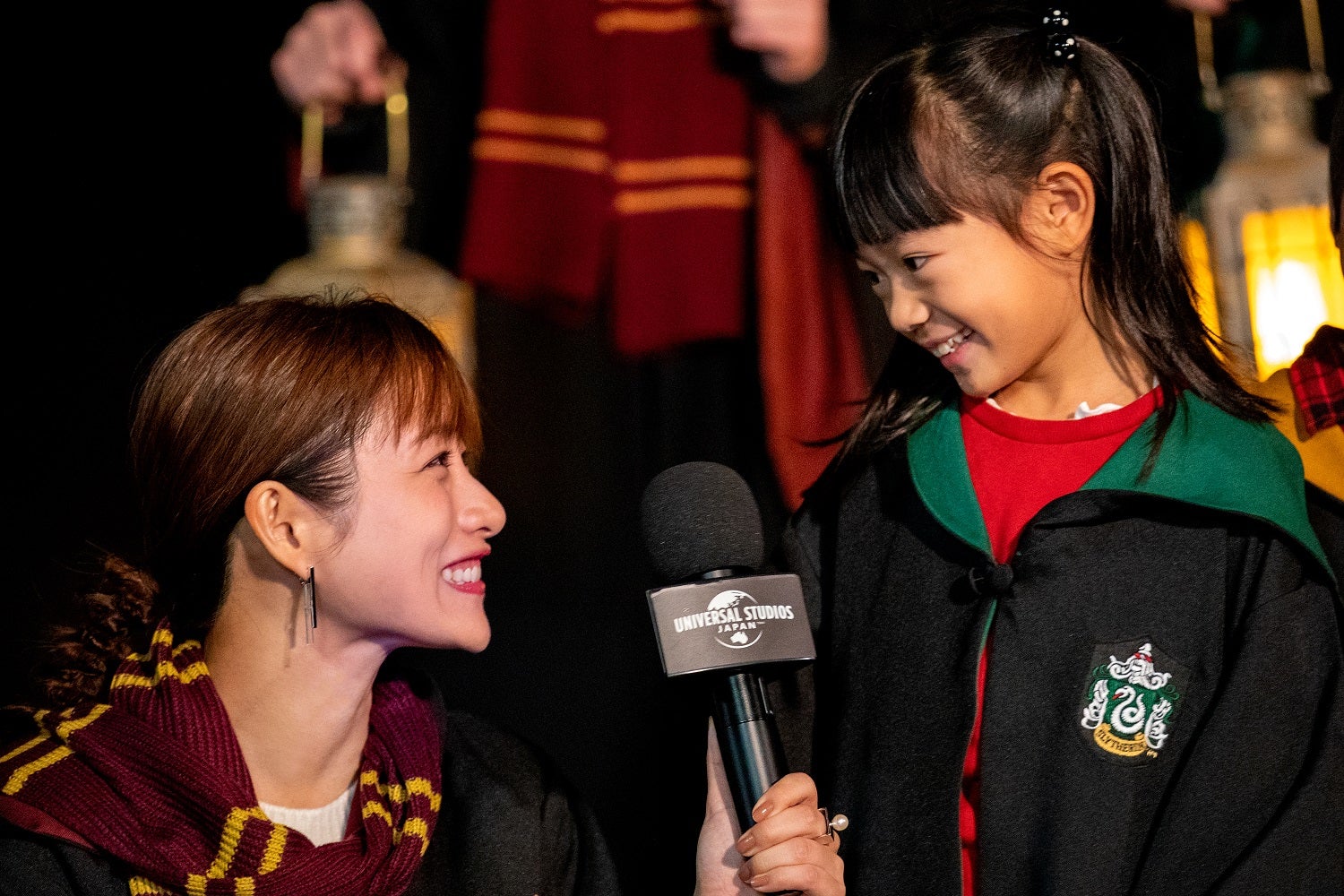 左：石原さとみ／画像提供：ユー・エス・ジェイ