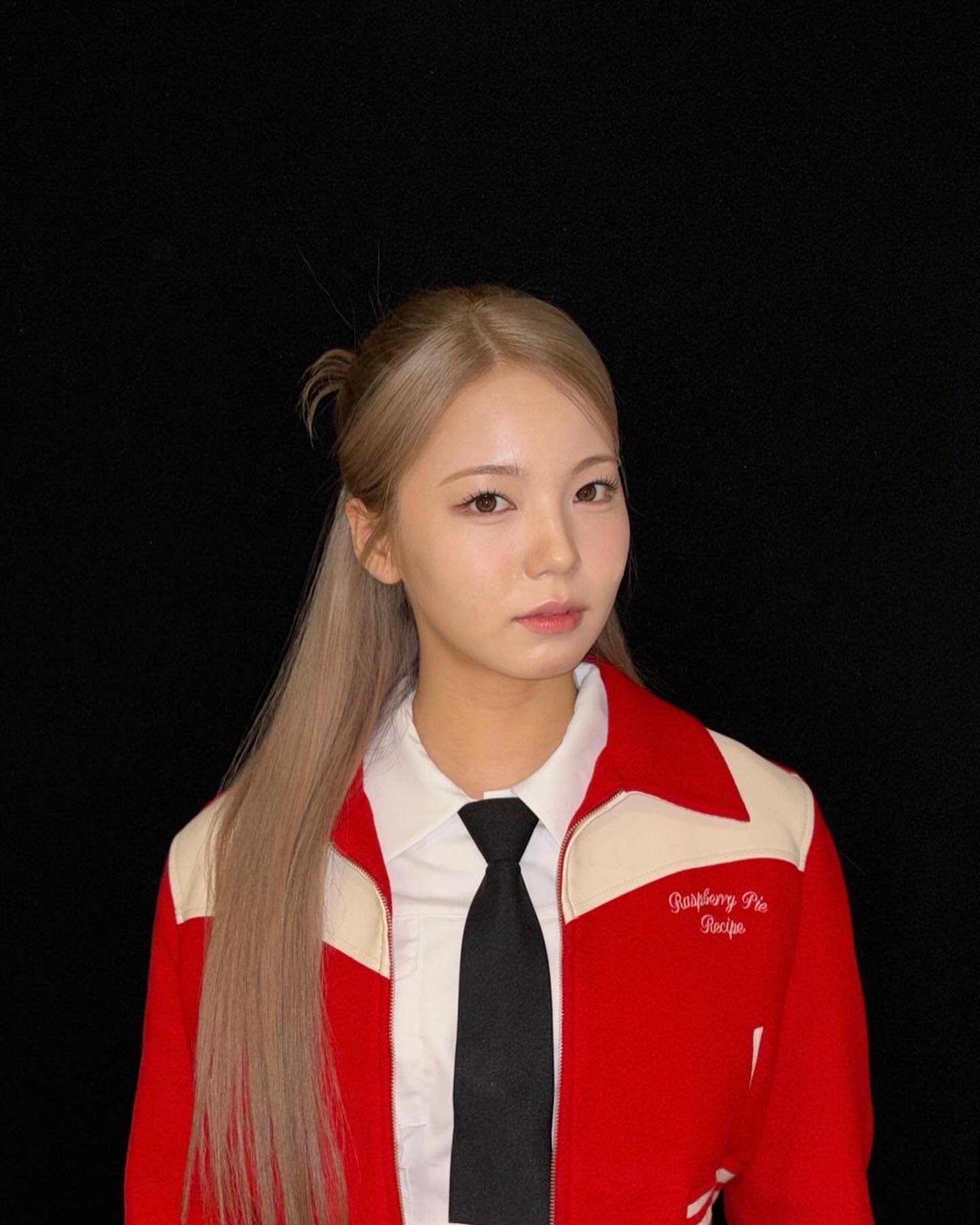 アヤカ／NiziU公式Instagramより