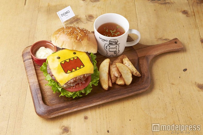 横浜に「どーもくん」初のダイナー　ハンバーガーやタコライスをお腹いっぱい堪能